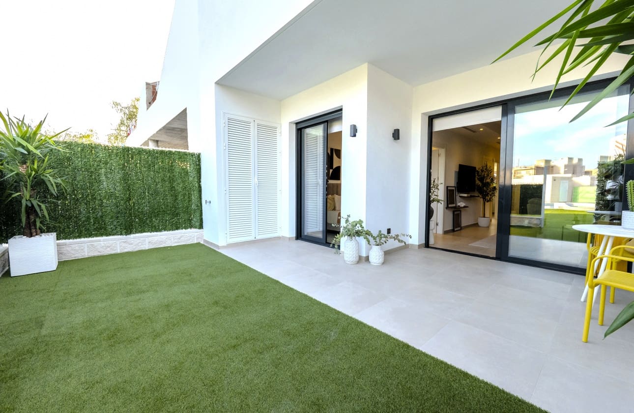 2 bedroom Bungalow for sale in San Fulgencio with pool - € 233,900 (Ref: 9457419)