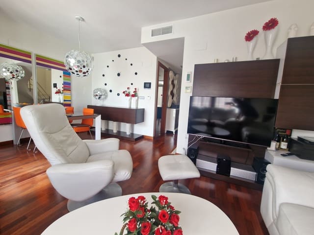 4 soveværelse Byhus til salg i Guardamar Playa, Guardamar del Segura med swimmingpool garage - € 595.000 (Ref: 9461156)