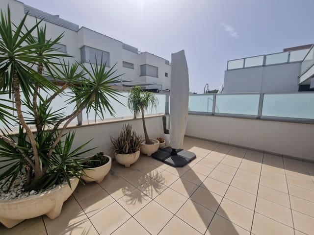 4 soveværelse Byhus til salg i Guardamar Playa, Guardamar del Segura med swimmingpool garage - € 595.000 (Ref: 9461156)