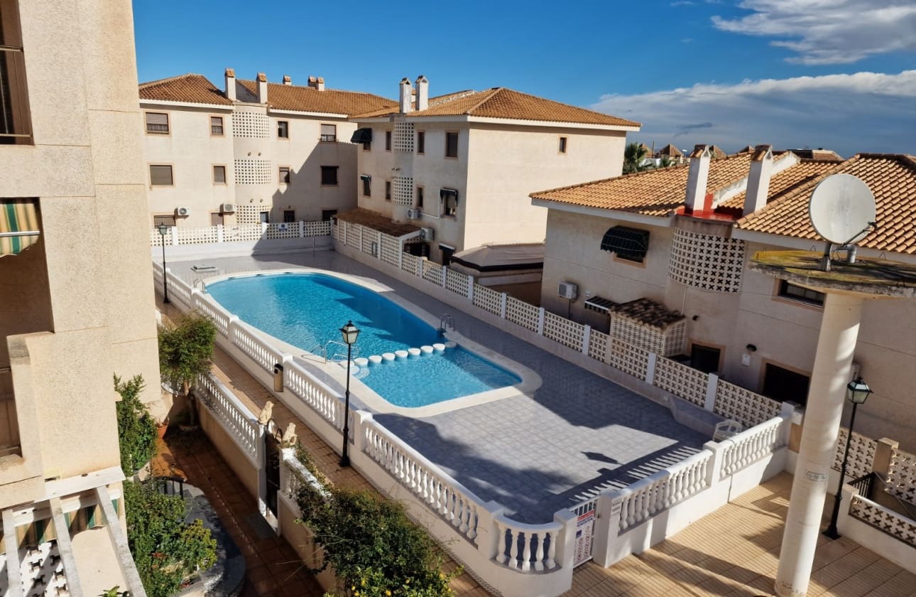 3 soveværelse Lejlighed til salg i Guardamar del Segura med swimmingpool - € 280.000 (Ref: 9461164)