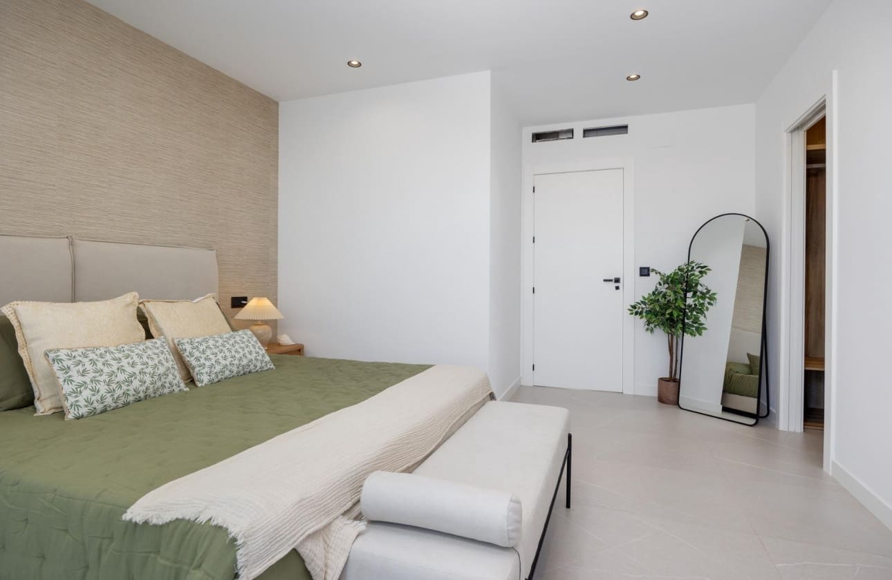 3 bedroom Villa for sale in Torrevieja with pool - € 595,000 (Ref: 9461338)