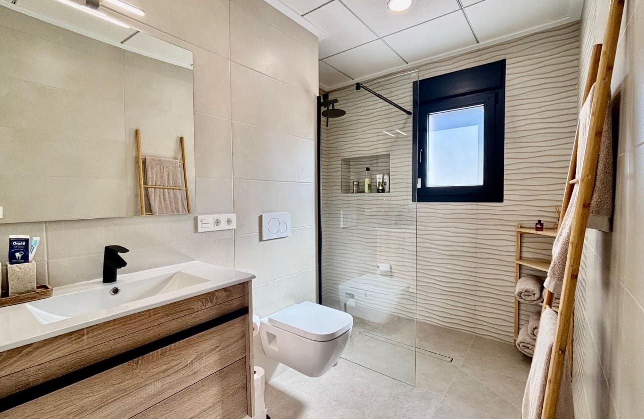 3 bedroom Villa for sale in Rojales with pool - € 479,000 (Ref: 9461577)