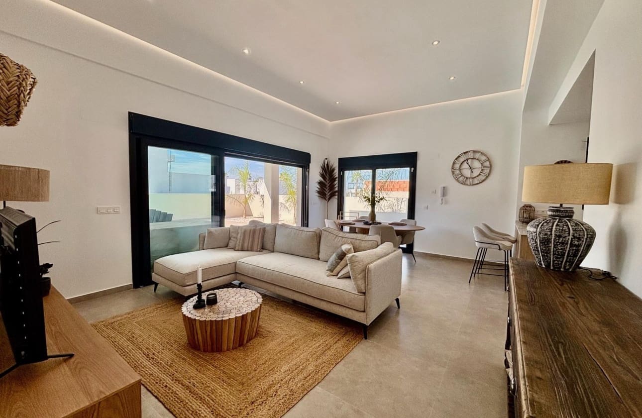 3 bedroom Villa for sale in Rojales with pool - € 479,000 (Ref: 9461577)