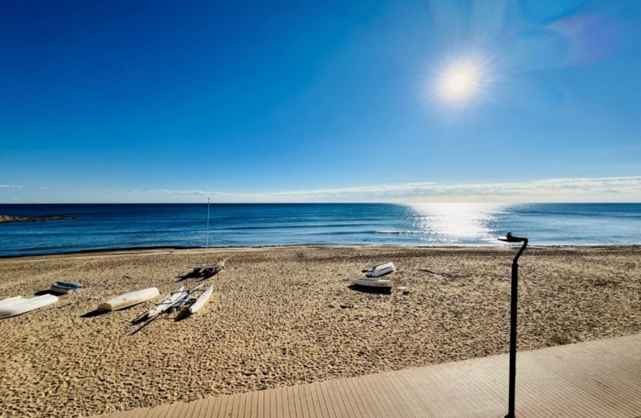 Apartamento Playa de 2 habitaciones en La Mata en venta - 220.000 € (Ref: 9461692)