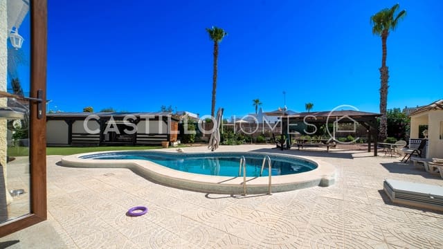 4 quarto Moradia para venda em El Chaparral, Torrevieja com piscina garagem - 590 000 € (Ref: 9461729)