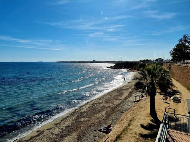 4 bedroom Villa for sale in Punta Prima, Orihuela - € 560,000 (Ref: 9461757)