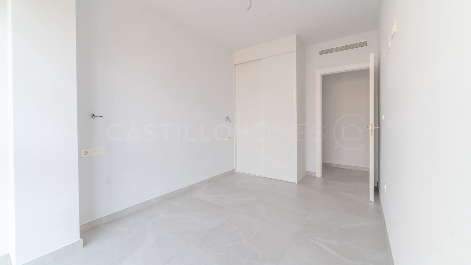 Apartamento de 2 habitaciones en Torrevieja en venta - 319.000 € (Ref: 9461765)