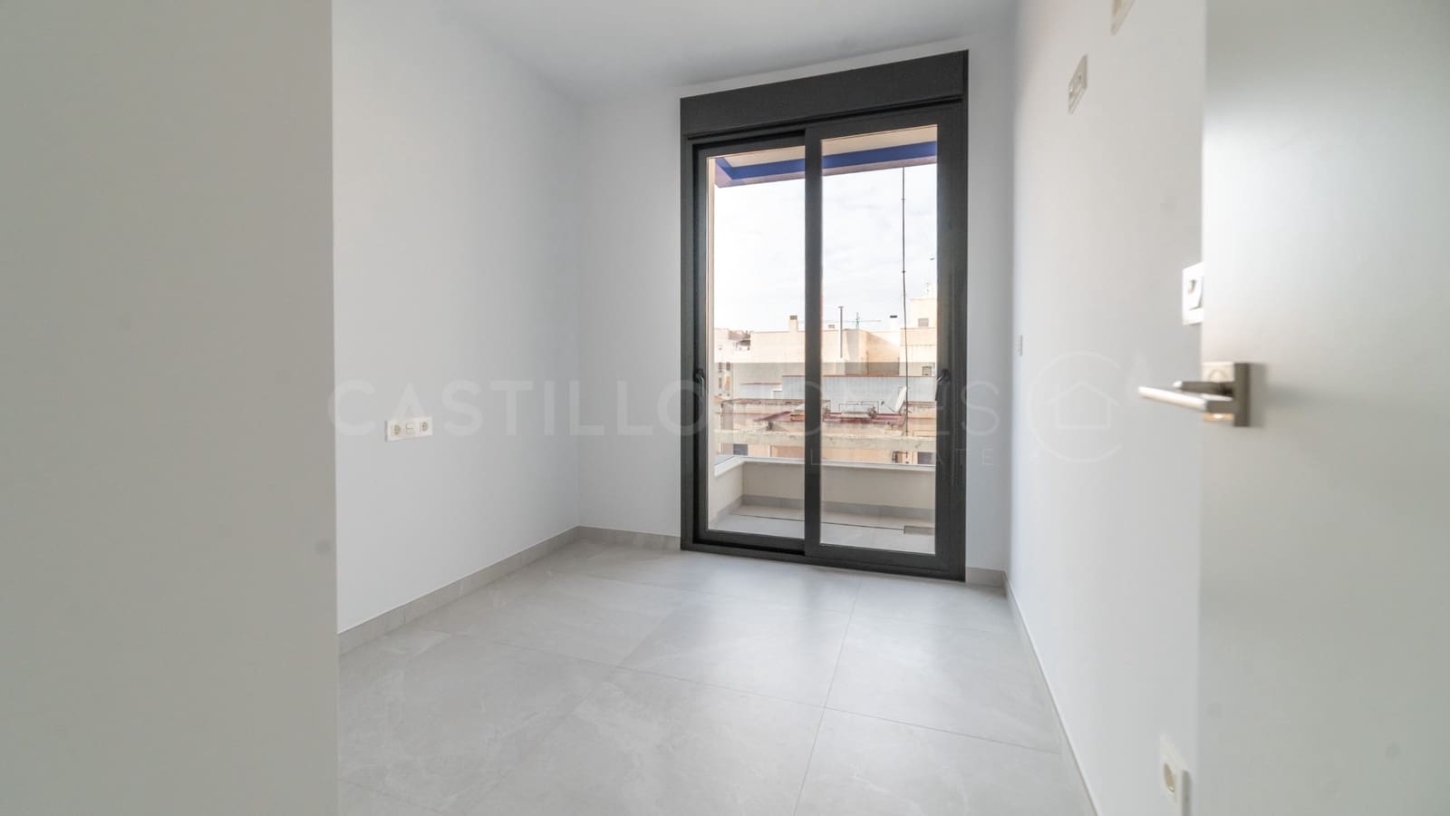 Apartamento de 2 habitaciones en Torrevieja en venta - 319.000 € (Ref: 9461765)