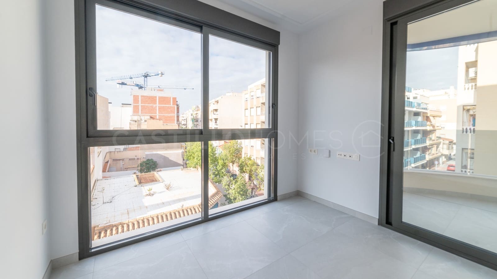 Apartamento de 2 habitaciones en Torrevieja en venta - 319.000 € (Ref: 9461765)