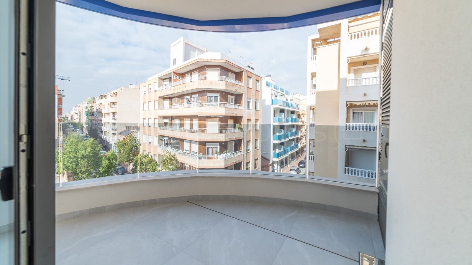 Apartamento de 2 habitaciones en Torrevieja en venta - 319.000 € (Ref: 9461765)