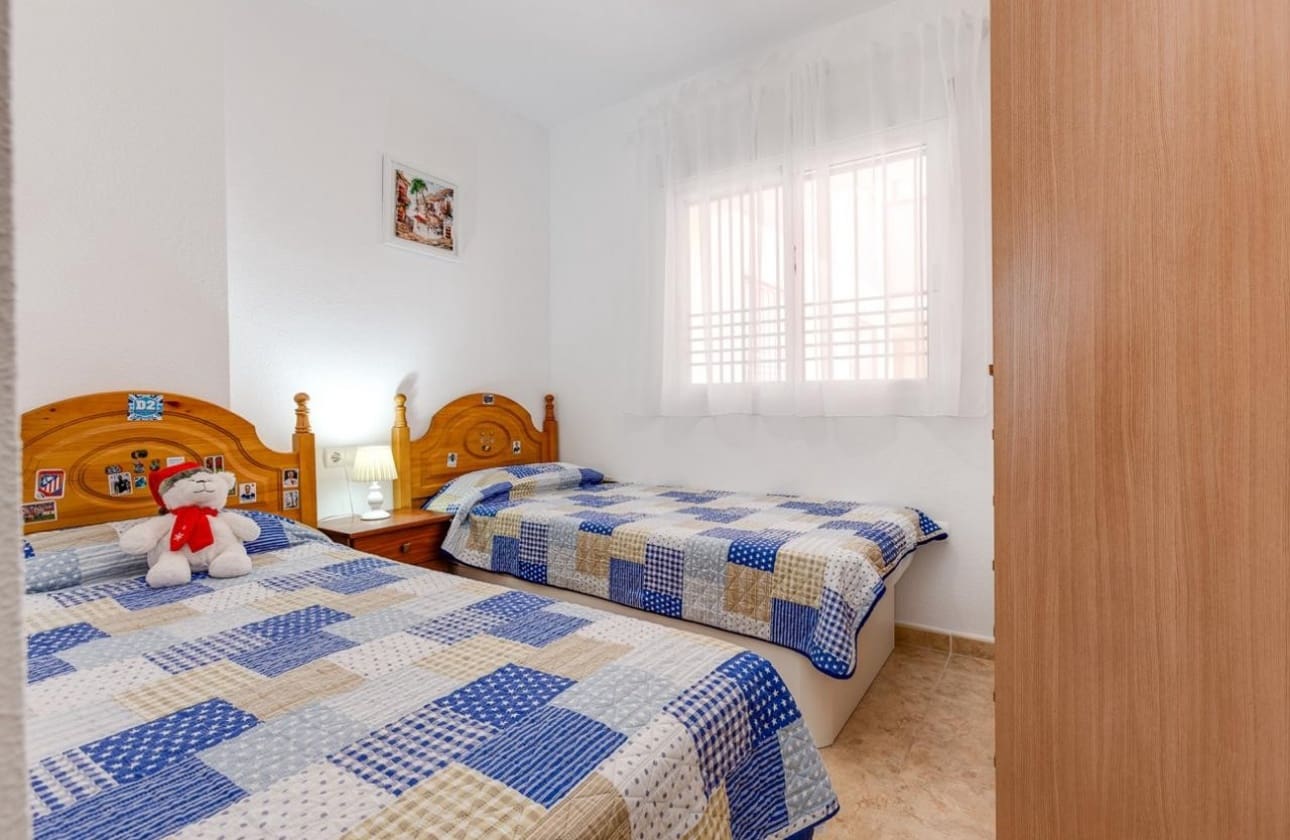 2 slaapkamer Appartement te koop in Torrevieja met zwembad - € 181.500 (Ref: 9525933)