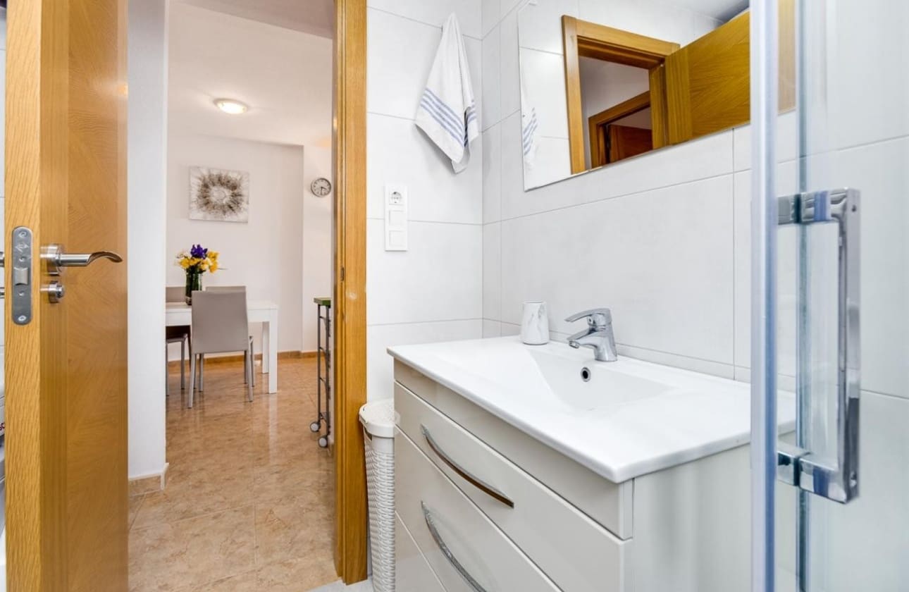 2 slaapkamer Appartement te koop in Torrevieja met zwembad - € 181.500 (Ref: 9525933)