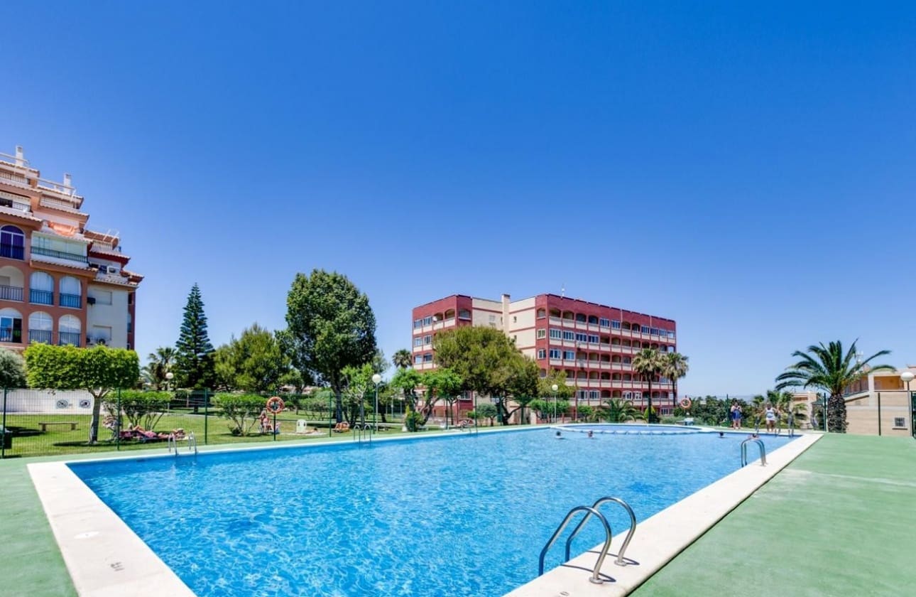 2 slaapkamer Appartement te koop in Torrevieja met zwembad - € 181.500 (Ref: 9525933)