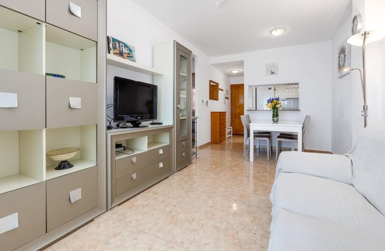 2 slaapkamer Appartement te koop in Torrevieja met zwembad - € 181.500 (Ref: 9525933)
