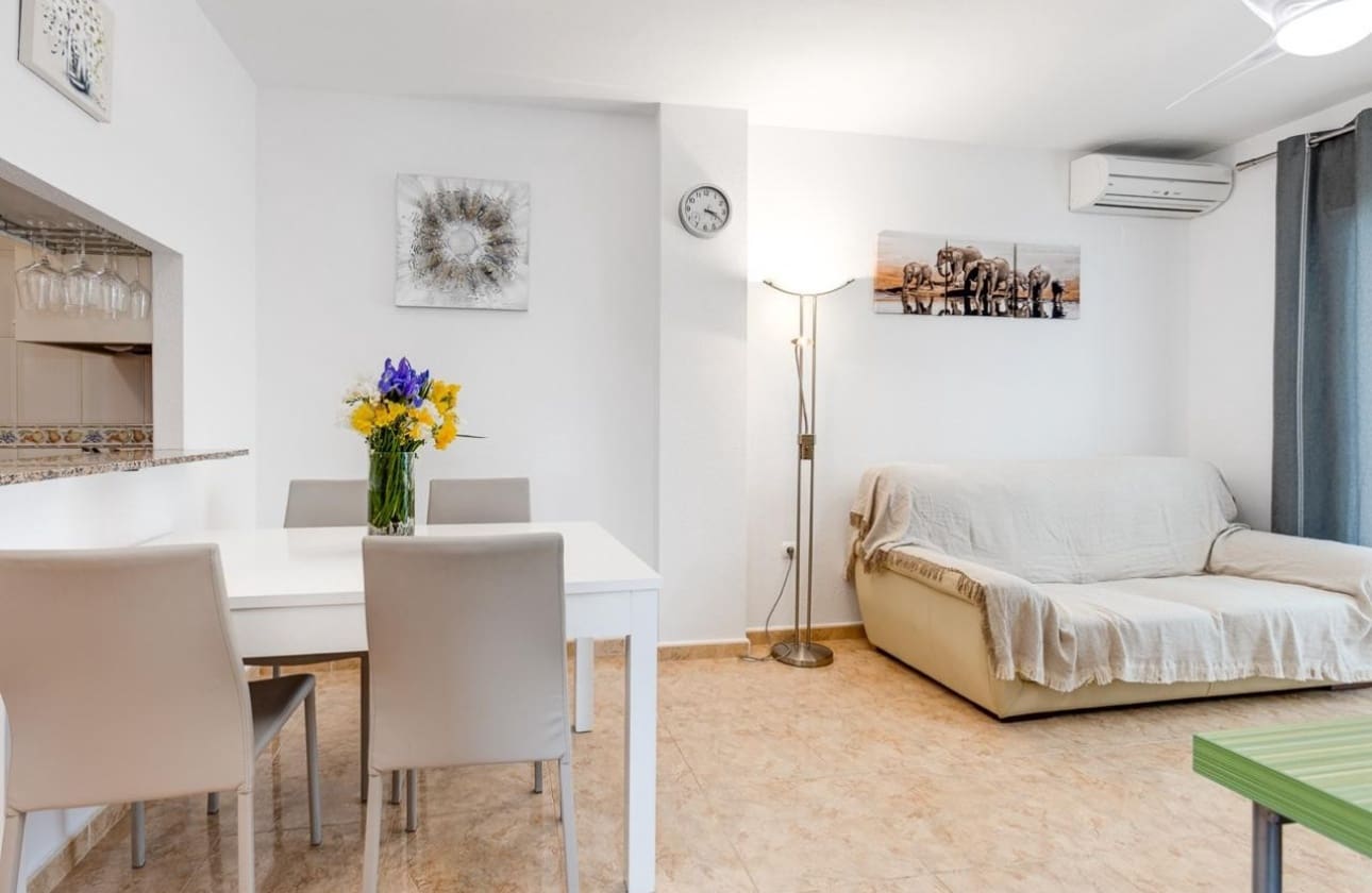 2 slaapkamer Appartement te koop in Torrevieja met zwembad - € 181.500 (Ref: 9525933)