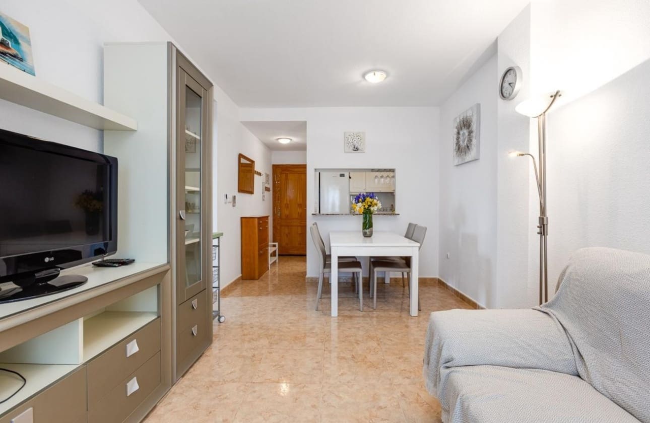 2 slaapkamer Appartement te koop in Torrevieja met zwembad - € 181.500 (Ref: 9525933)