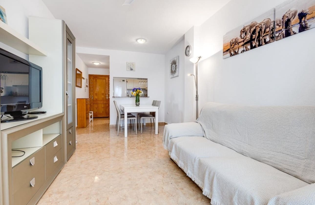 2 slaapkamer Appartement te koop in Torrevieja met zwembad - € 181.500 (Ref: 9525933)