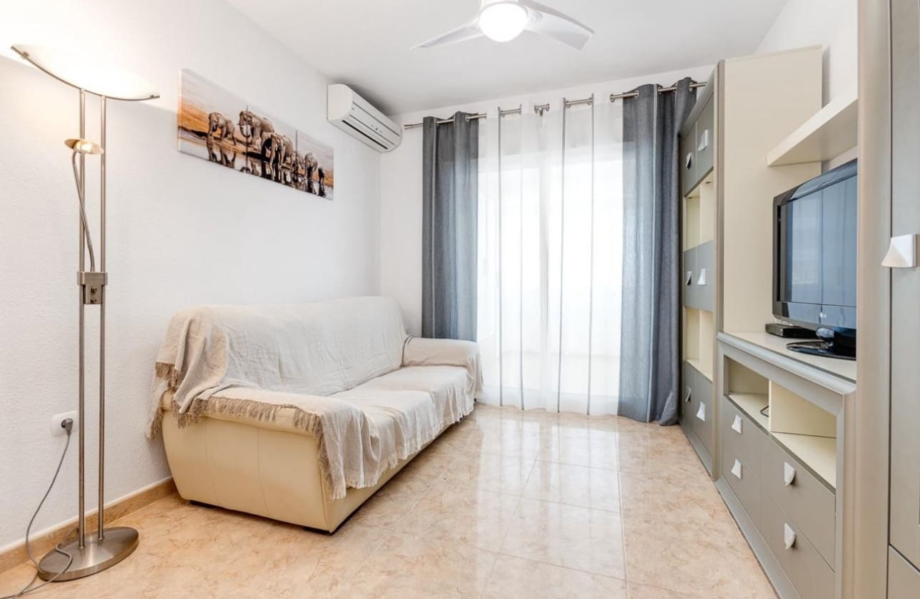 2 slaapkamer Appartement te koop in Torrevieja met zwembad - € 181.500 (Ref: 9525933)