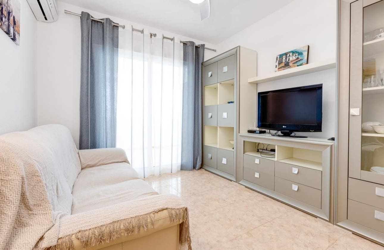 2 slaapkamer Appartement te koop in Torrevieja met zwembad - € 181.500 (Ref: 9525933)