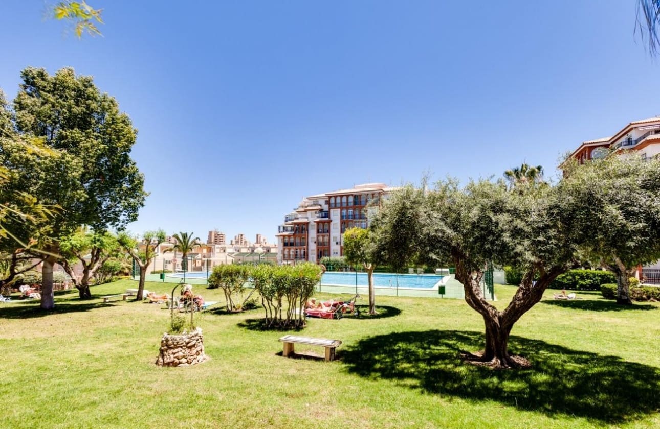 2 slaapkamer Appartement te koop in Torrevieja met zwembad - € 181.500 (Ref: 9525933)