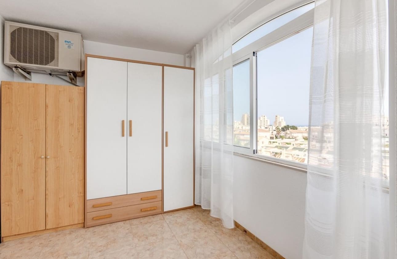 2 slaapkamer Appartement te koop in Torrevieja met zwembad - € 181.500 (Ref: 9525933)