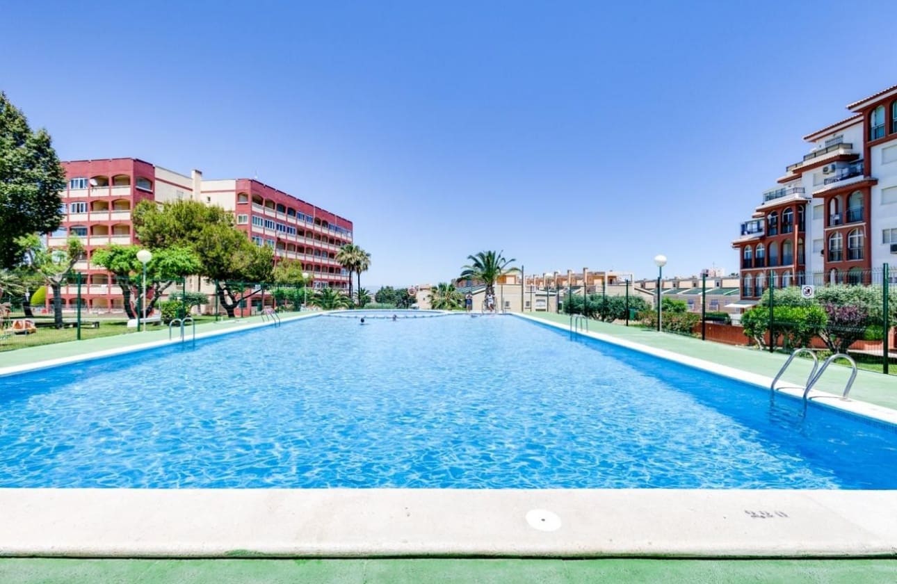 2 slaapkamer Appartement te koop in Torrevieja met zwembad - € 181.500 (Ref: 9525933)