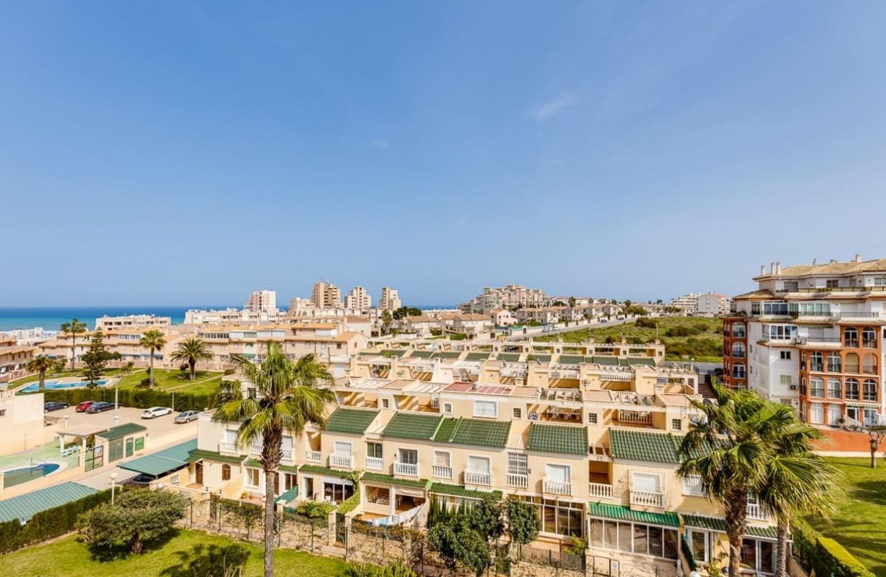 2 slaapkamer Appartement te koop in Torrevieja met zwembad - € 181.500 (Ref: 9525933)
