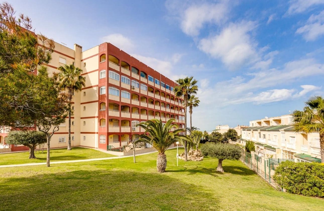 2 slaapkamer Appartement te koop in Torrevieja met zwembad - € 181.500 (Ref: 9525933)