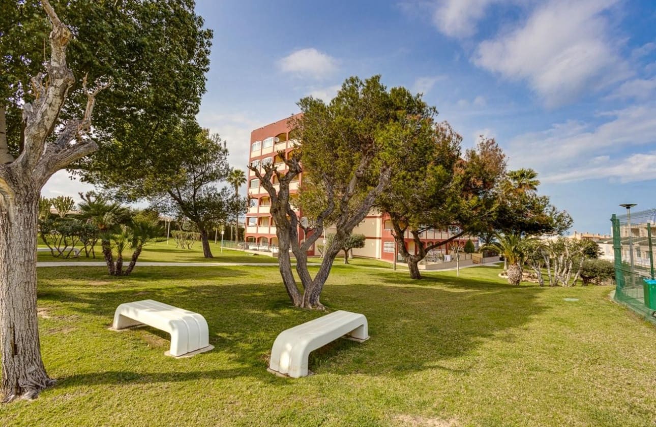 2 slaapkamer Appartement te koop in Torrevieja met zwembad - € 181.500 (Ref: 9525933)