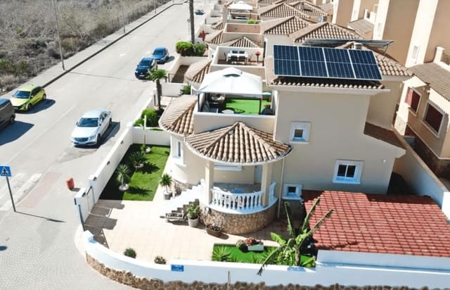 Casa de 4 habitaciones en San Miguel de Salinas en venta con piscina - 299.990 € (Ref: 9526221)