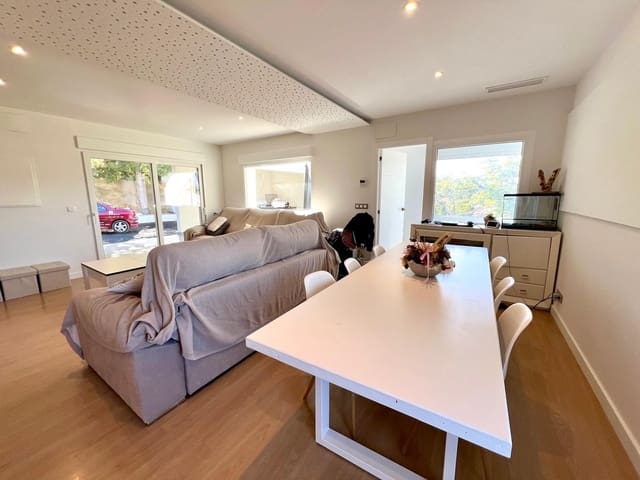 4 soverom Villa til salgs i Elda med svømmebasseng garasje - € 339 995 (Ref: 9526728)