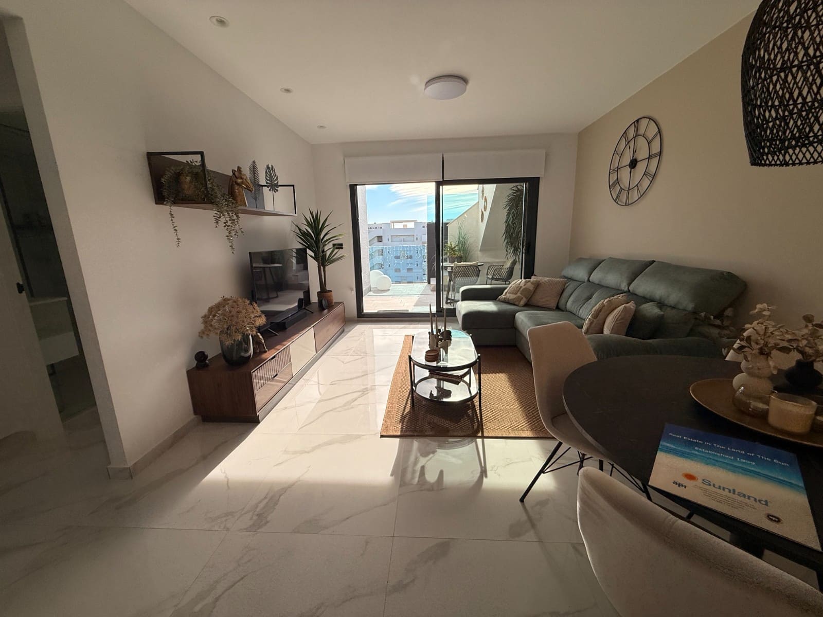 Ático de 2 habitaciones en Guardamar del Segura en venta - 289.000 € (Ref: 9526966)