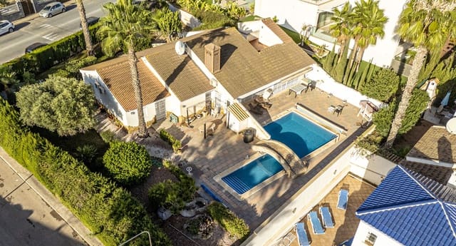 4 Zimmer Villa zu verkaufen in Montepinar - La Aparecida - Raiguero, Orihuela mit Pool - 650.000 € (Ref: 9527023)