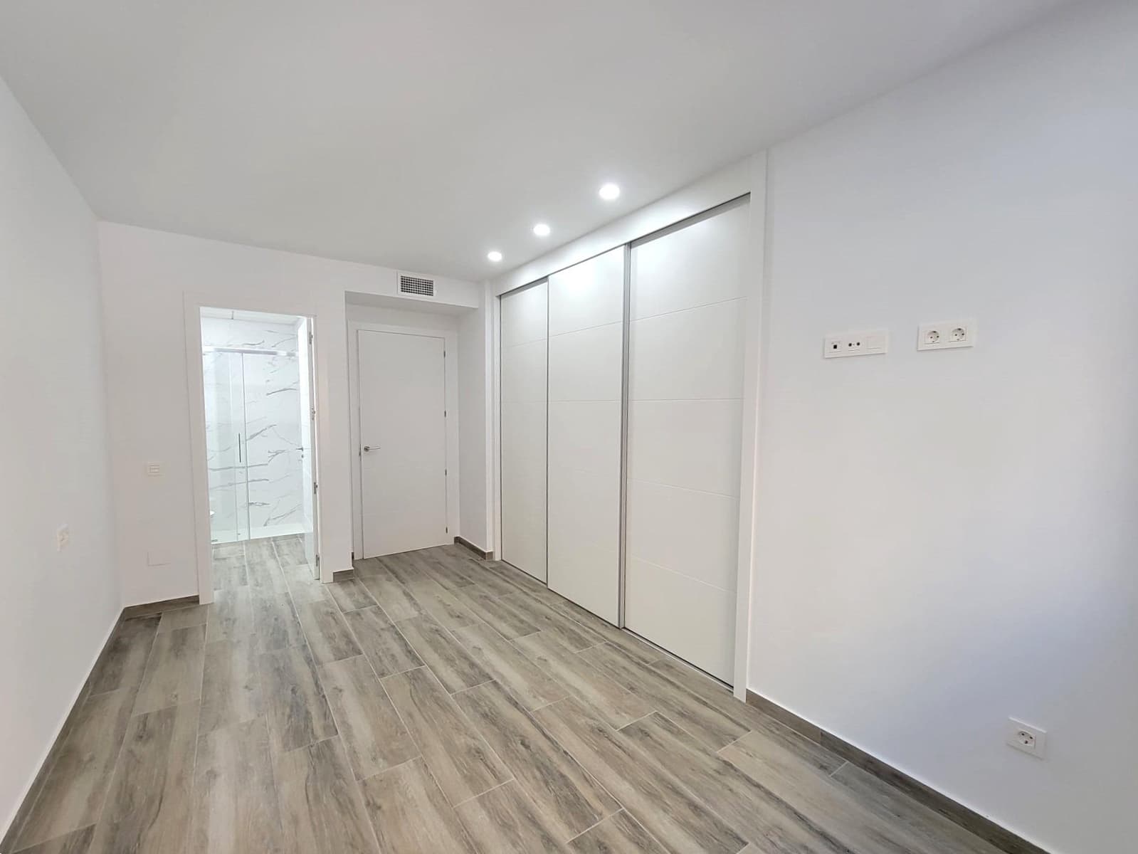 3 soveværelse Lejlighed til salg i Torrevieja med swimmingpool - € 375.000 (Ref: 9527030)