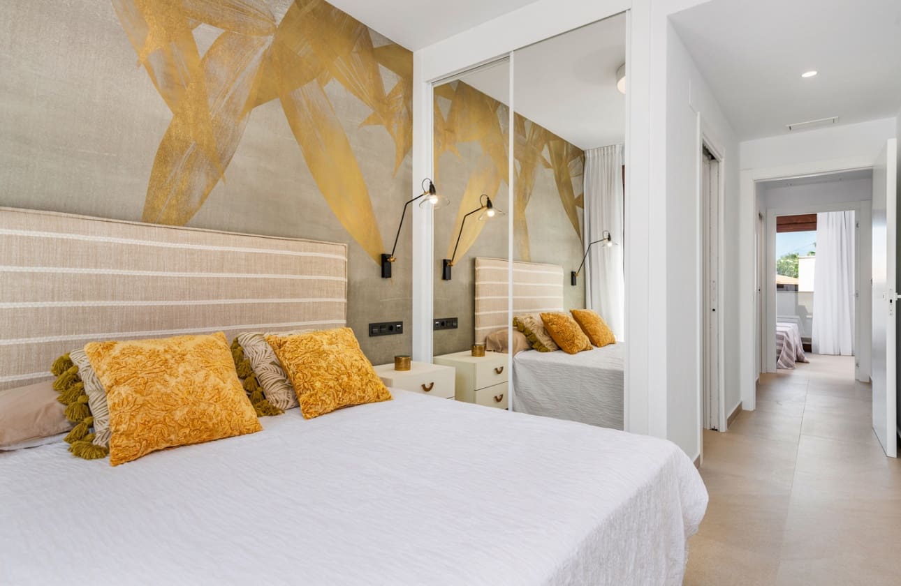 2 bedroom Bungalow for sale in Torrevieja with pool - € 285,000 (Ref: 9529513)