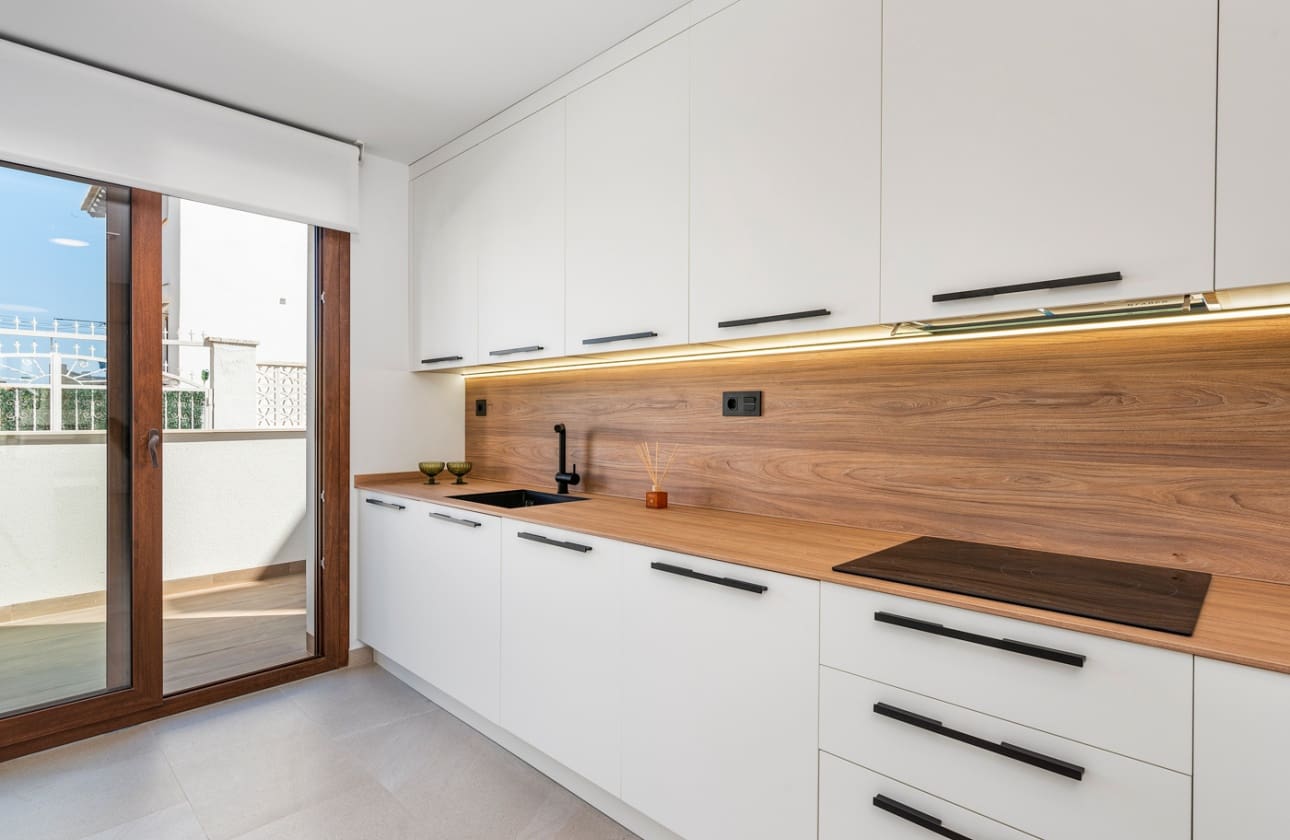 2 bedroom Bungalow for sale in Torrevieja with pool - € 285,000 (Ref: 9529513)