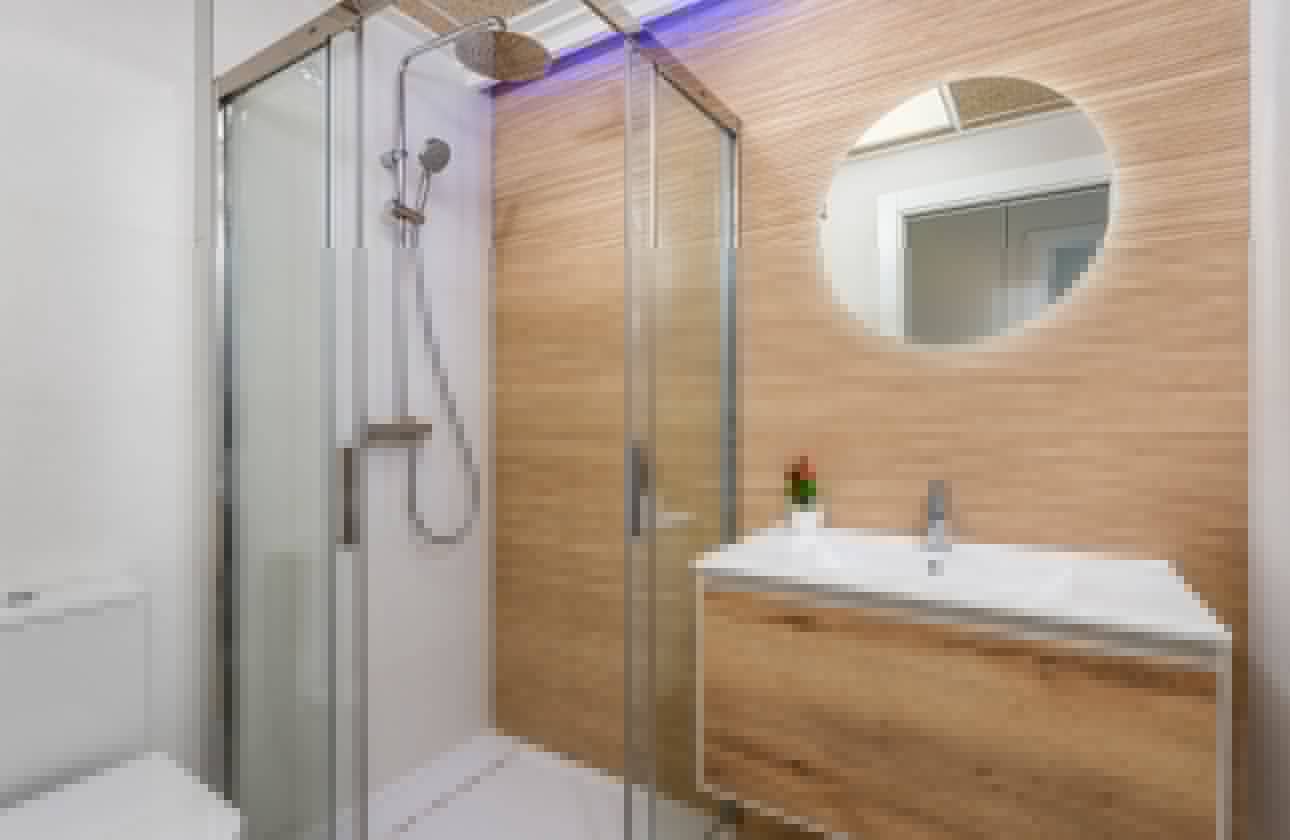 2 bedroom Bungalow for sale in Torrevieja with pool - € 285,000 (Ref: 9529513)