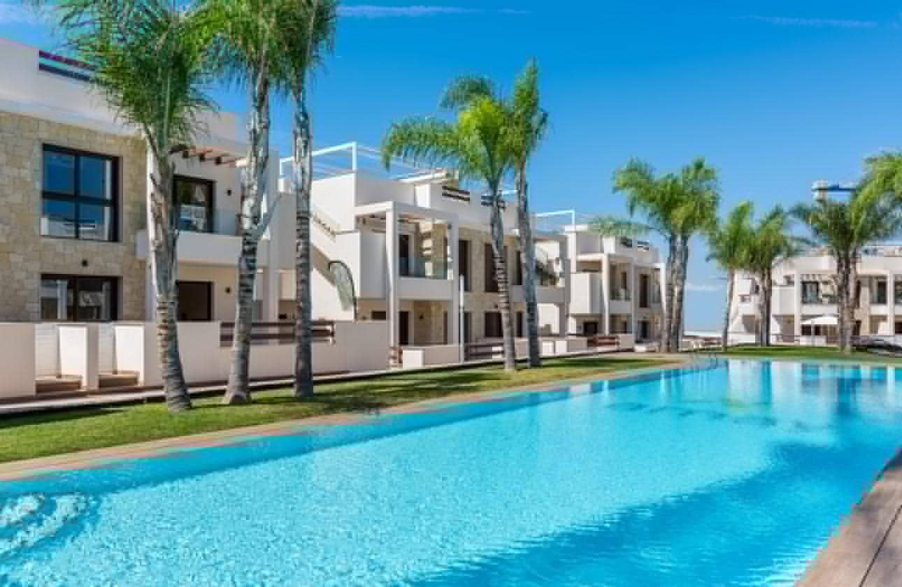 2 bedroom Bungalow for sale in Torrevieja with pool - € 285,000 (Ref: 9529513)