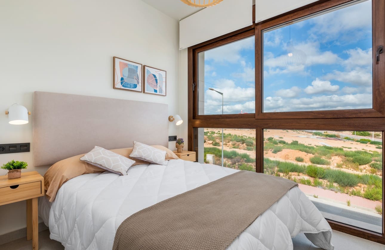 3 quarto Bungalow para venda em Torrevieja com piscina - 305 000 € (Ref: 9529516)