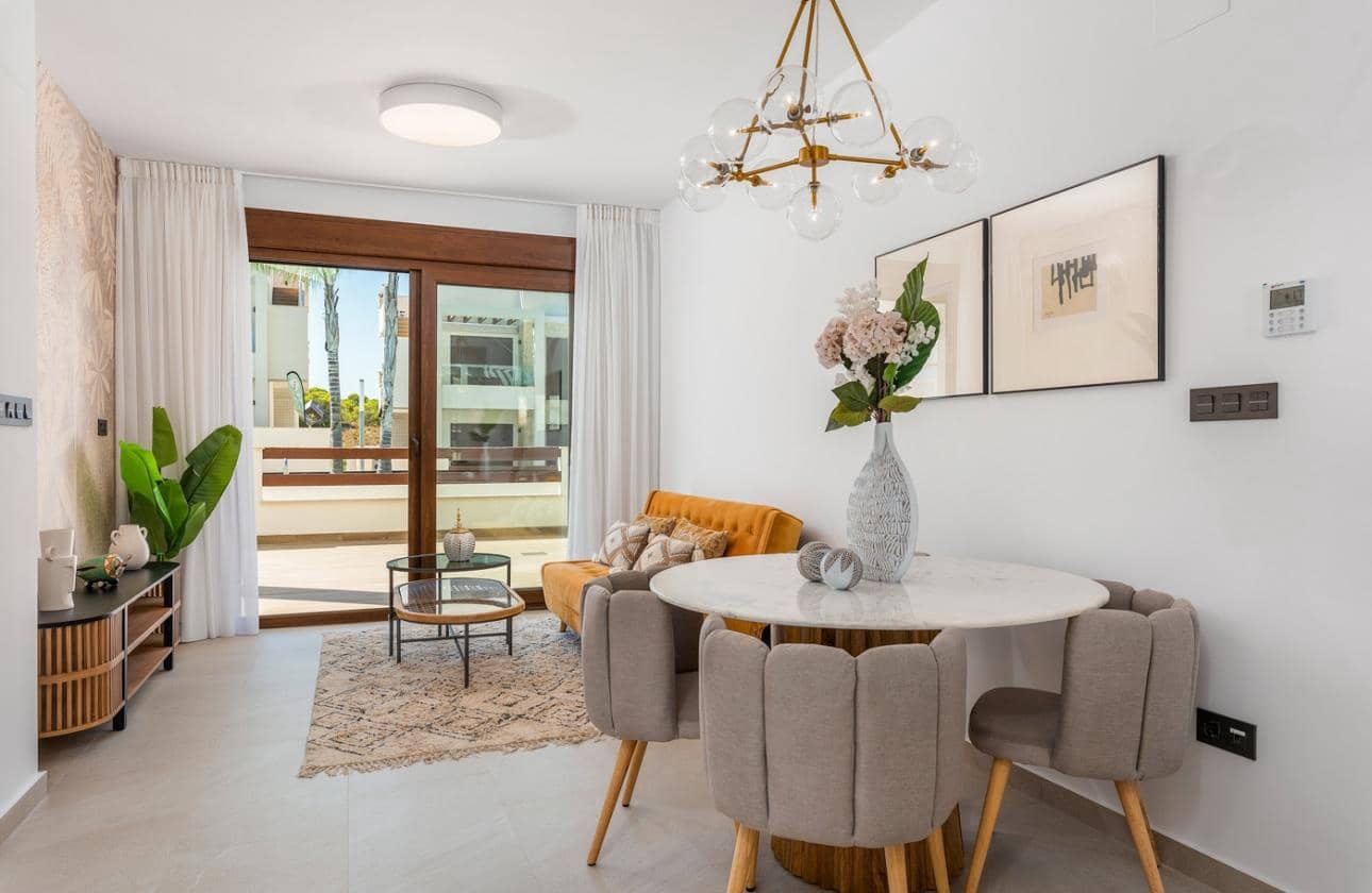 3 quarto Bungalow para venda em Torrevieja com piscina - 305 000 € (Ref: 9529516)