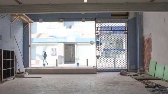 Commercial for sale in Las Piscinas Naturales, Torrevieja - € 450,000 (Ref: 9529974)