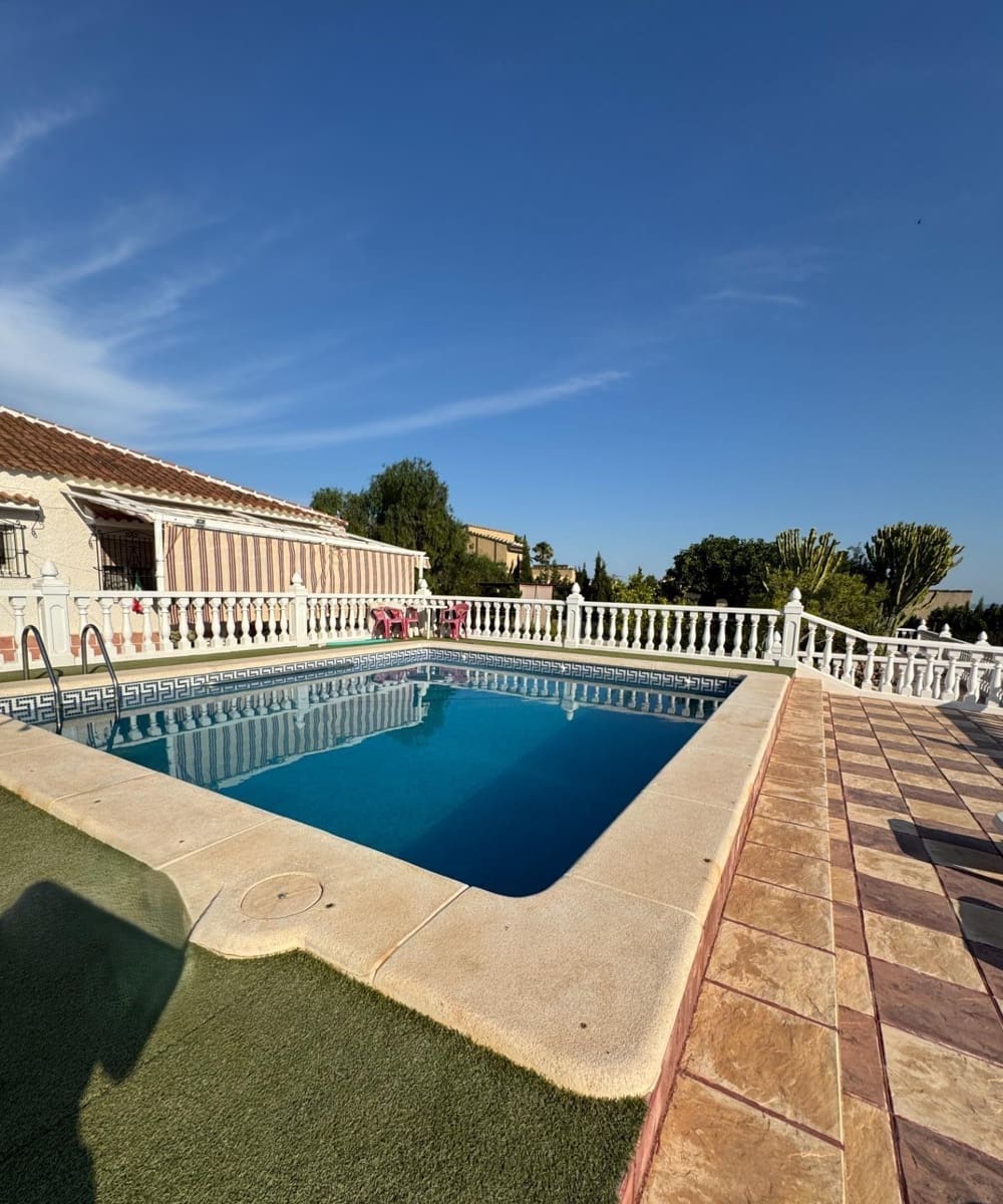 4 sovrum Villa till salu i Albatera med pool - 385 000 € (Ref: 9530013)