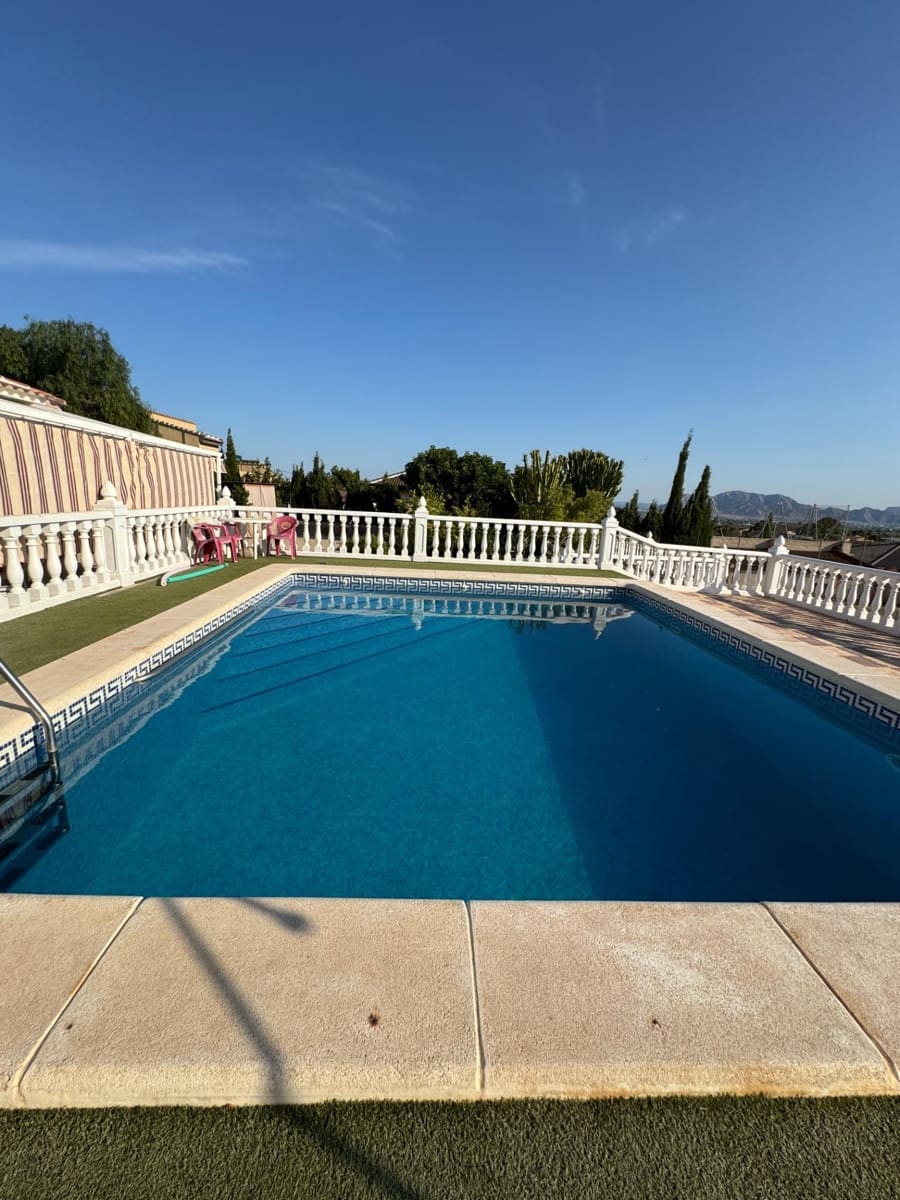 4 sovrum Villa till salu i Albatera med pool - 385 000 € (Ref: 9530013)