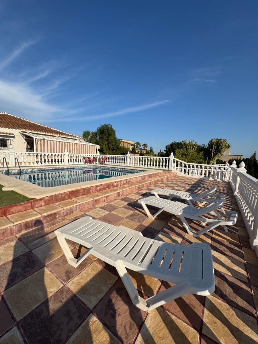 4 sovrum Villa till salu i Albatera med pool - 385 000 € (Ref: 9530013)