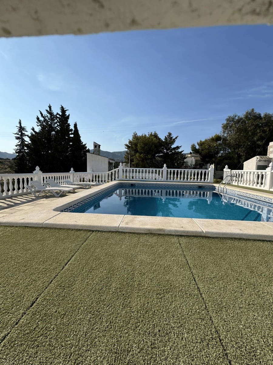 4 sovrum Villa till salu i Albatera med pool - 385 000 € (Ref: 9530013)