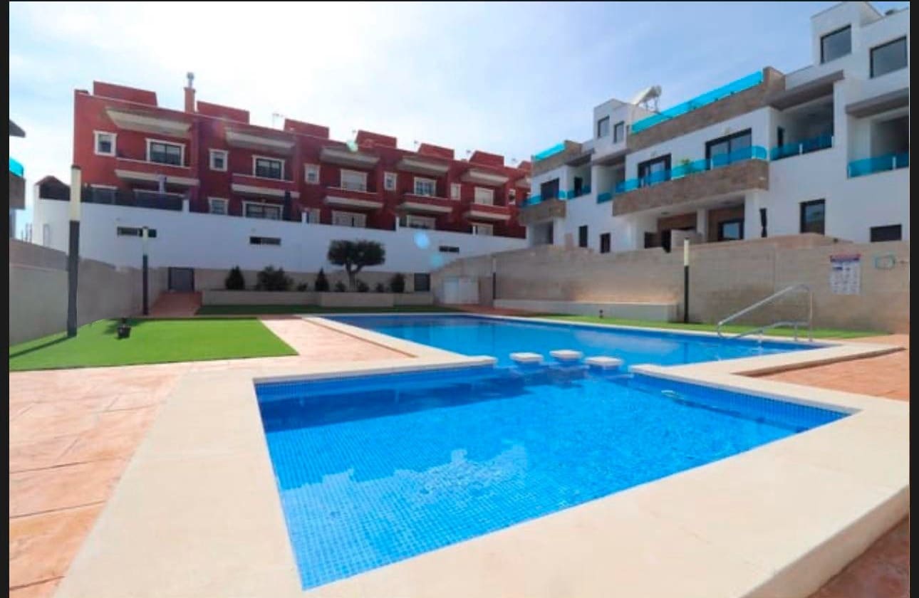 3 soveværelse Byhus til salg i Bigastro med swimmingpool garage - € 250.000 (Ref: 9549008)