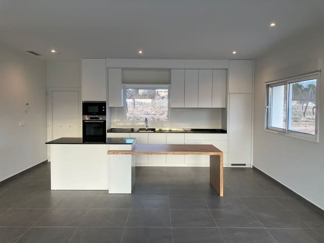 Chalet de 3 habitaciones en Pinoso en venta - 350.000 € (Ref: 9555320)