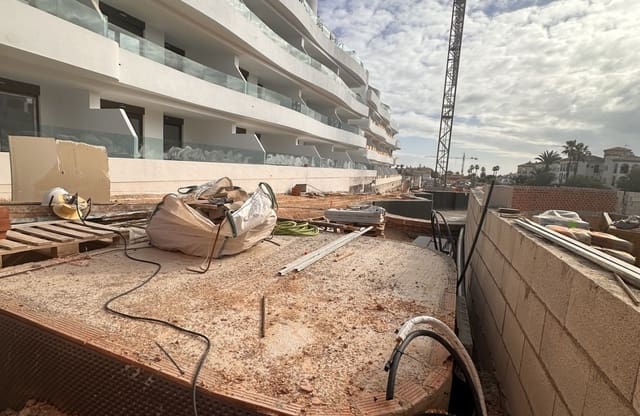 Bungalow de 2 habitaciones en Playa Flamenca, Orihuela en venta con piscina - 325.000 € (Ref: 9585195)