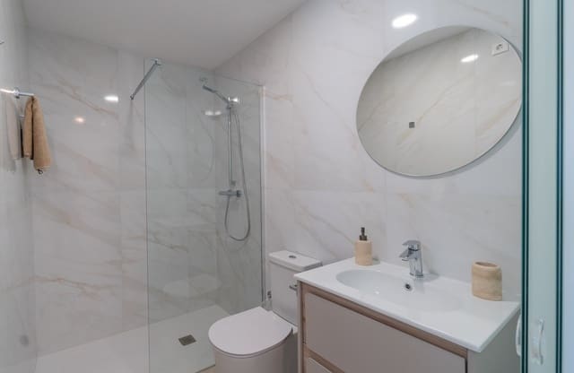 3 chambre Bungalow à vendre à Playa Flamenca, Orihuela avec piscine - 395 000 € (Ref: 9585195)