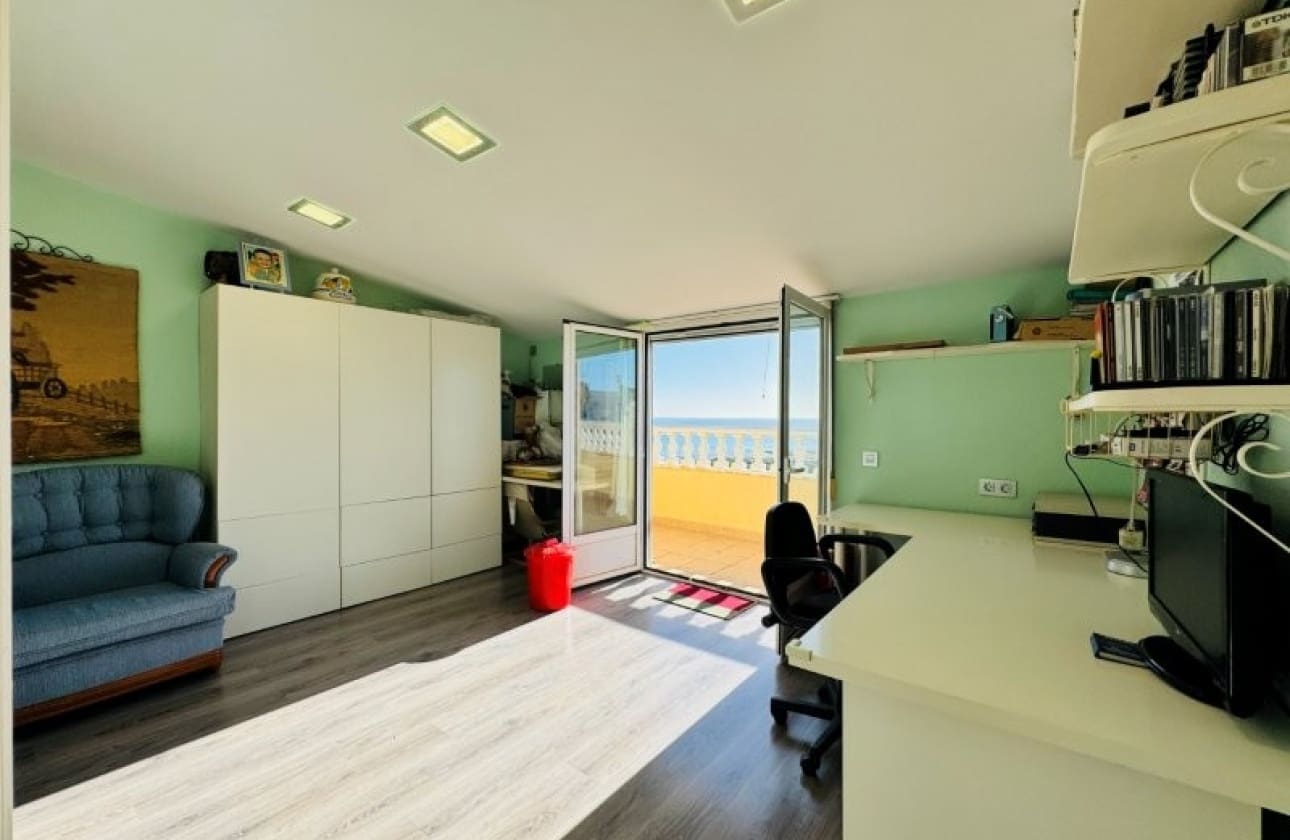 3 bedroom Penthouse for sale in La Mata with pool - € 470,000 (Ref: 9585198)